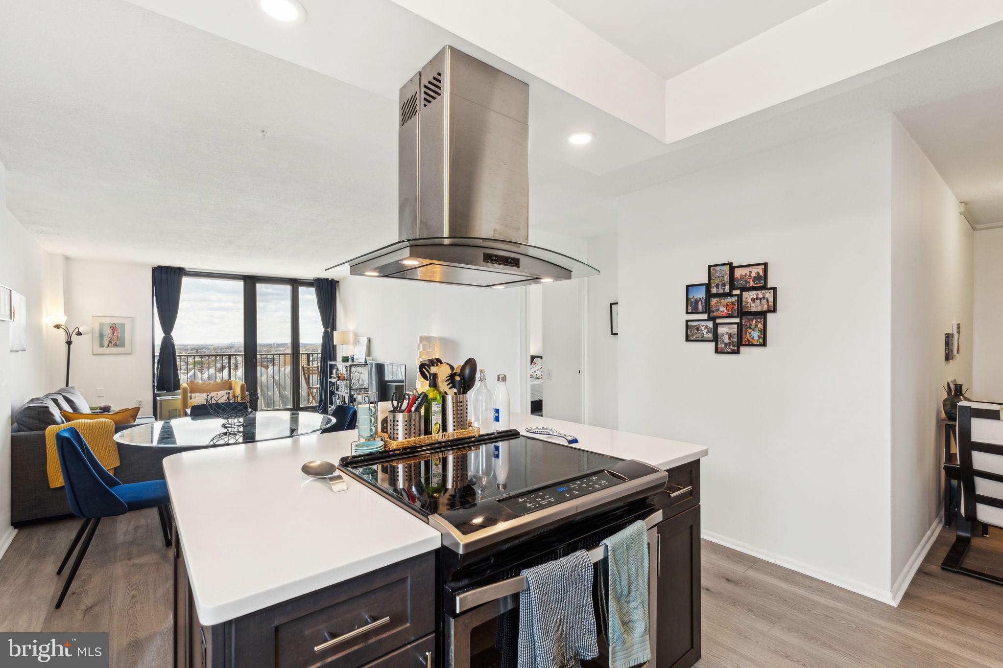 AVENUE OF THE ARTS - Residential