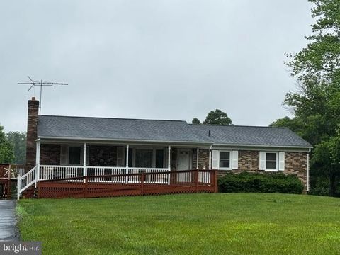 Photo of 7087 Lakeview Drive, WARRENTON, VA 20187 (MLS # VAFQ2022208)