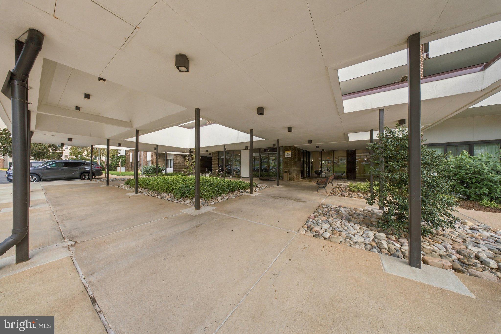 250 S REYNOLDS STREET 801