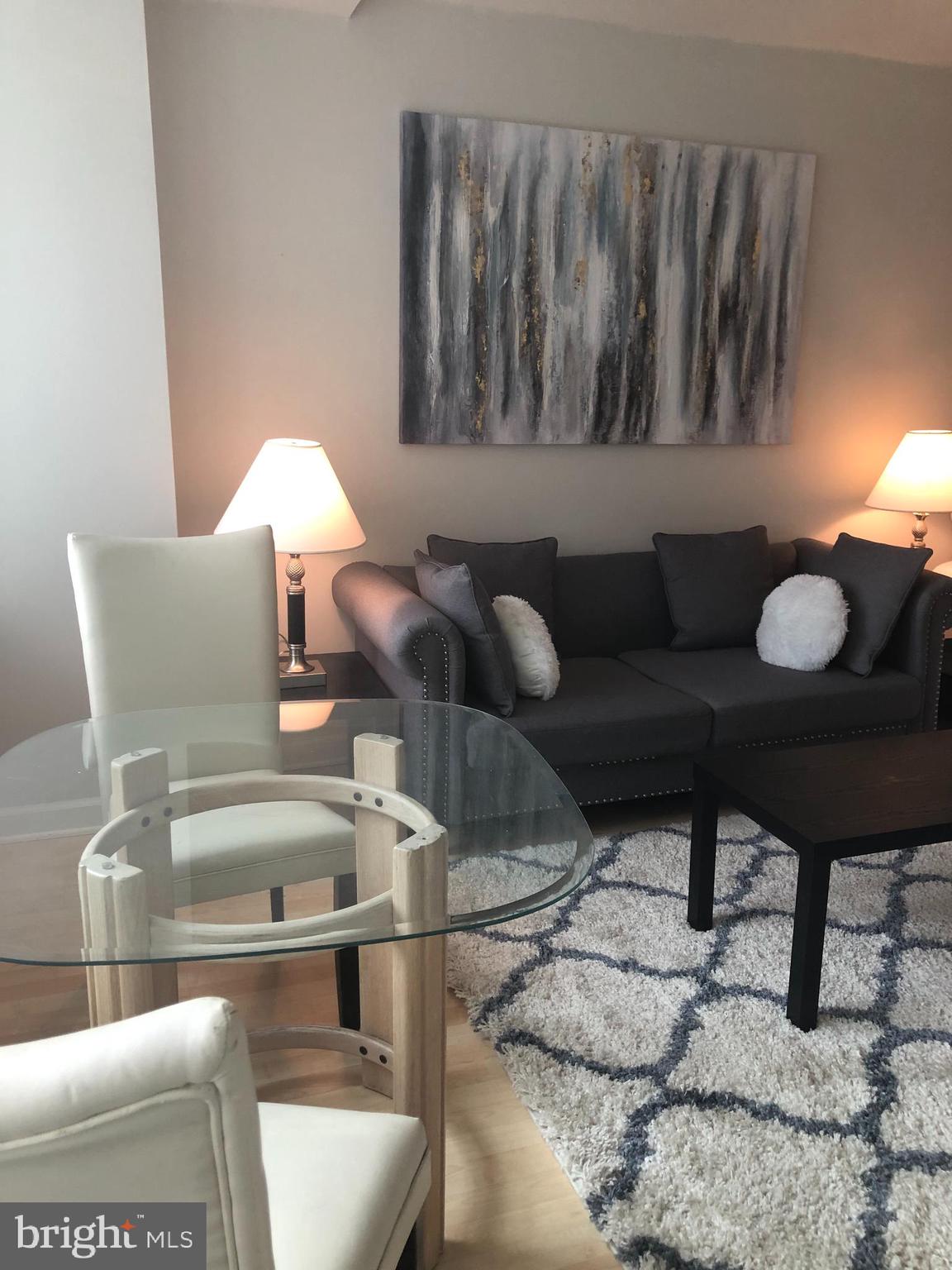 RIVER PLACE WEST - Residential