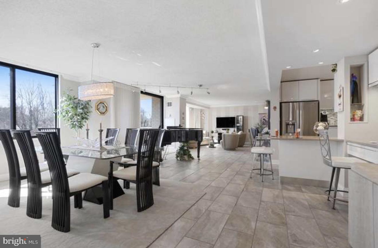 PROMENADE TOWERS - Residential