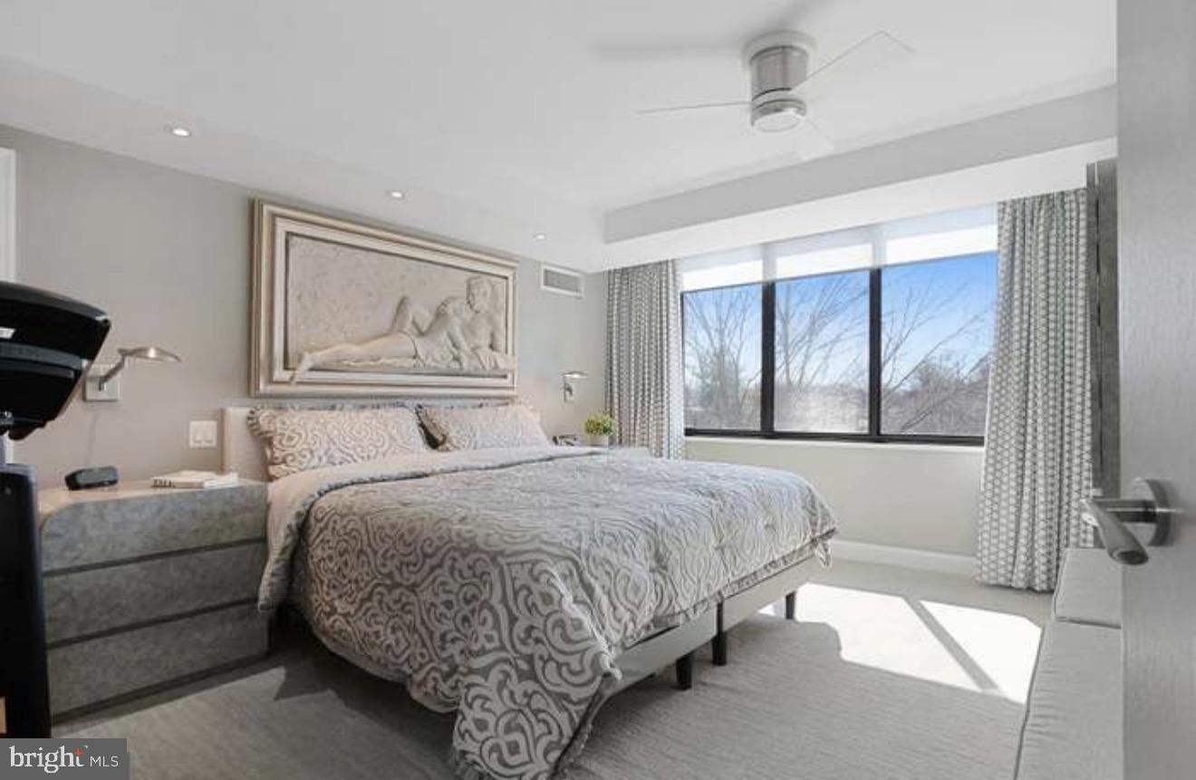 PROMENADE TOWERS - Residential