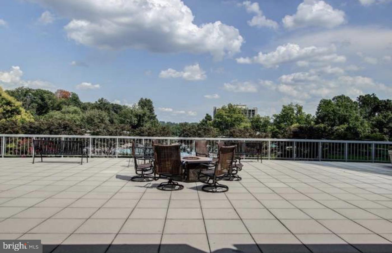 PROMENADE TOWERS - Residential