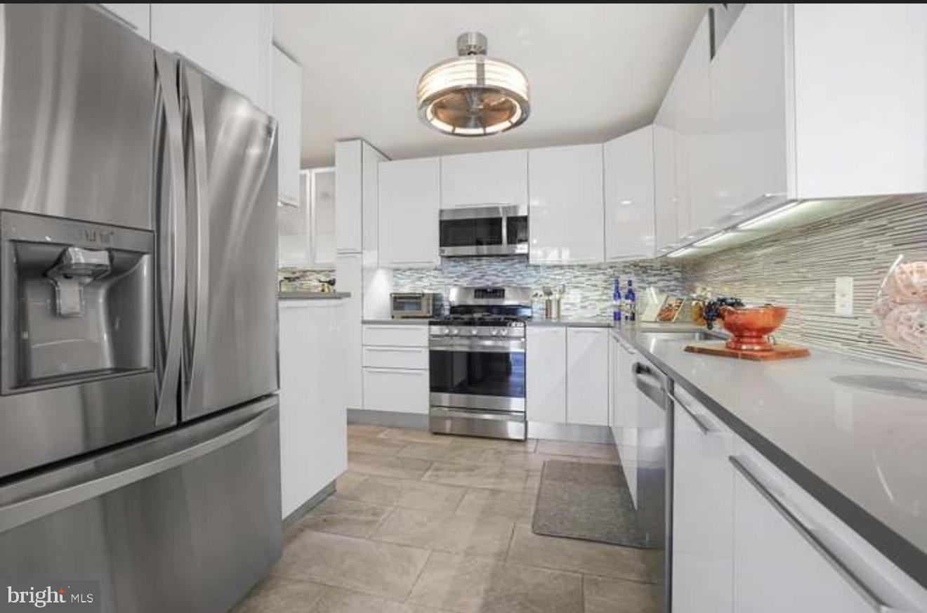 PROMENADE TOWERS - Residential