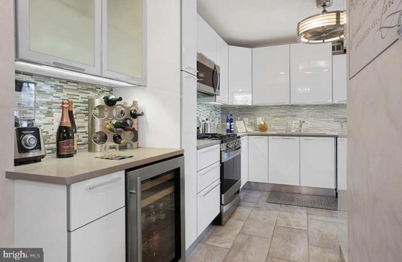 PROMENADE TOWERS - Residential