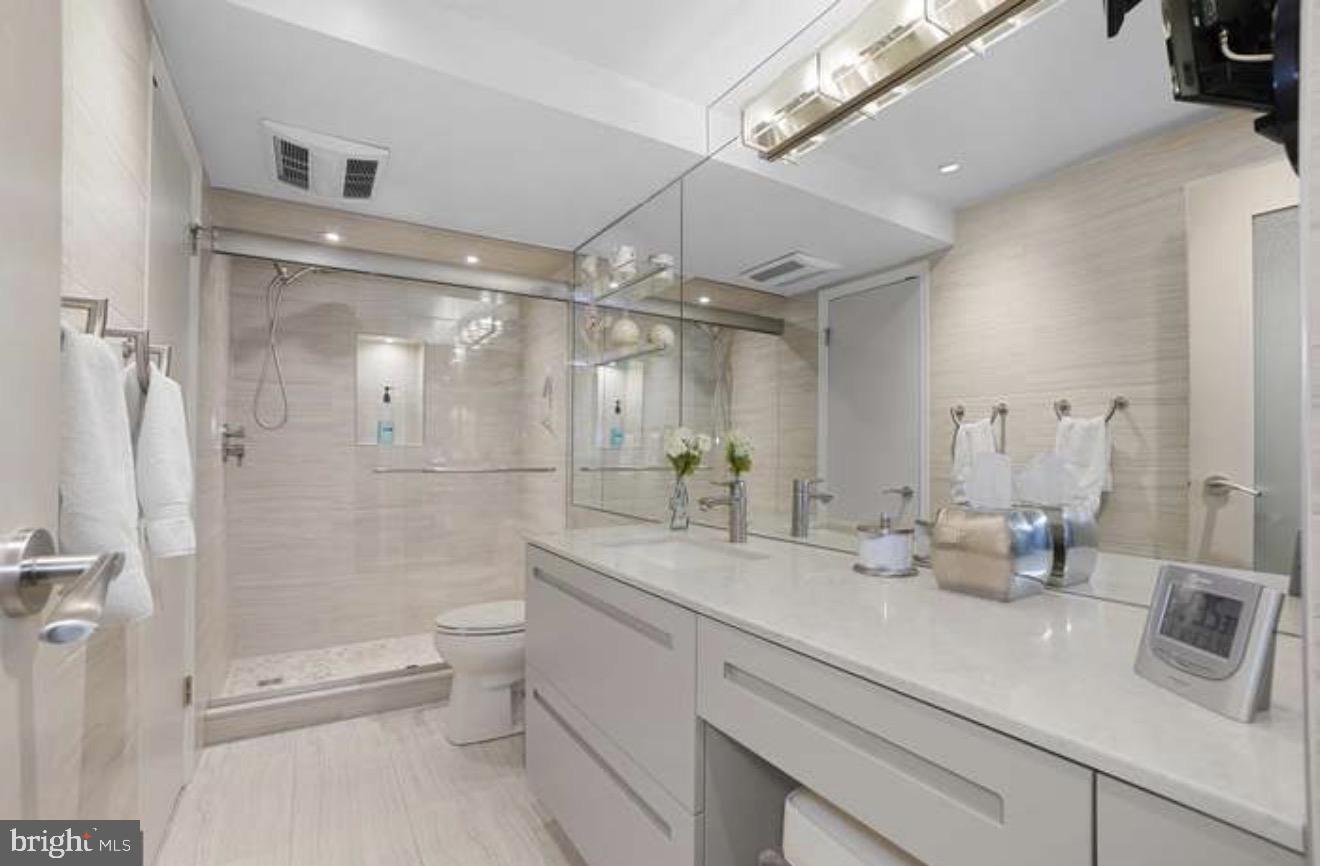 PROMENADE TOWERS - Residential