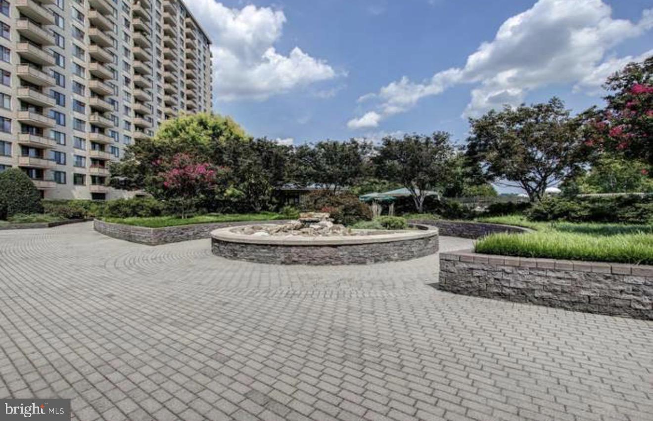 PROMENADE TOWERS - Residential