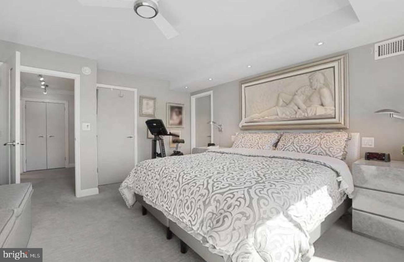 PROMENADE TOWERS - Residential