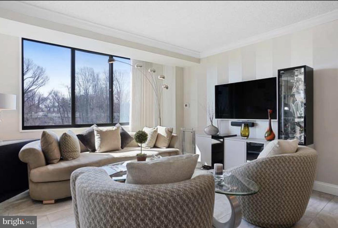 PROMENADE TOWERS - Residential