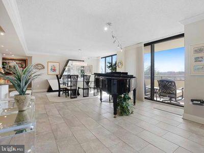 PROMENADE TOWERS - Residential