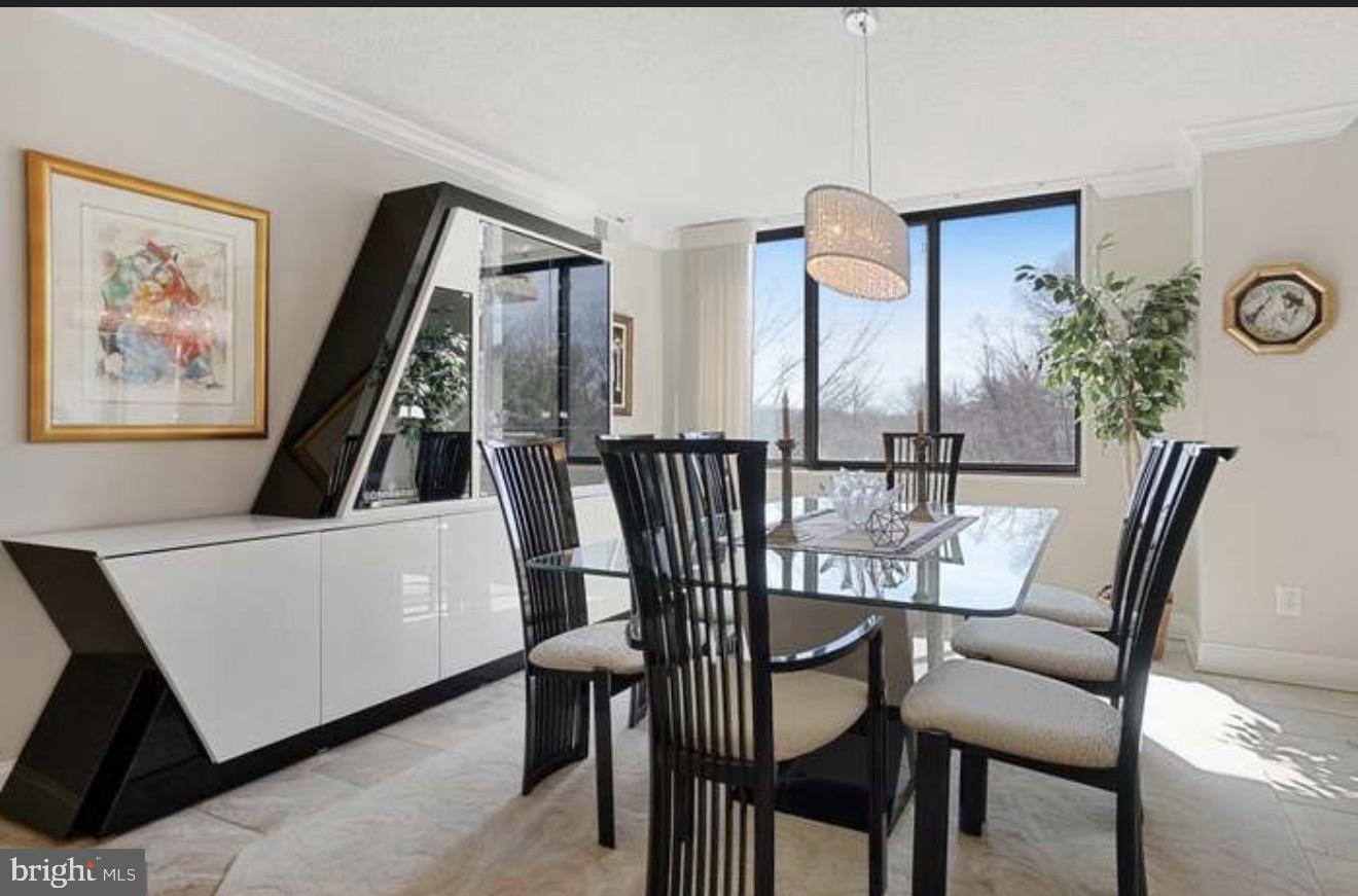 PROMENADE TOWERS - Residential