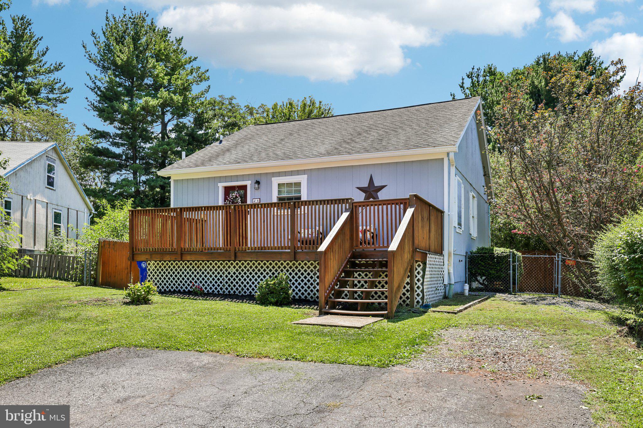 4 SUNNY COURT