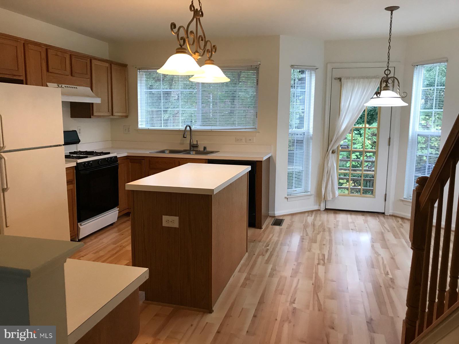 MOUNT VERNON TOWNES - Residential Lease