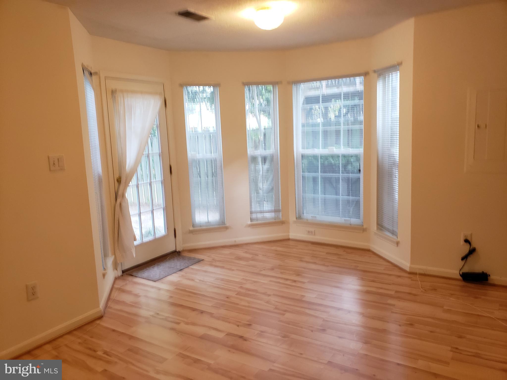 MOUNT VERNON TOWNES - Residential Lease