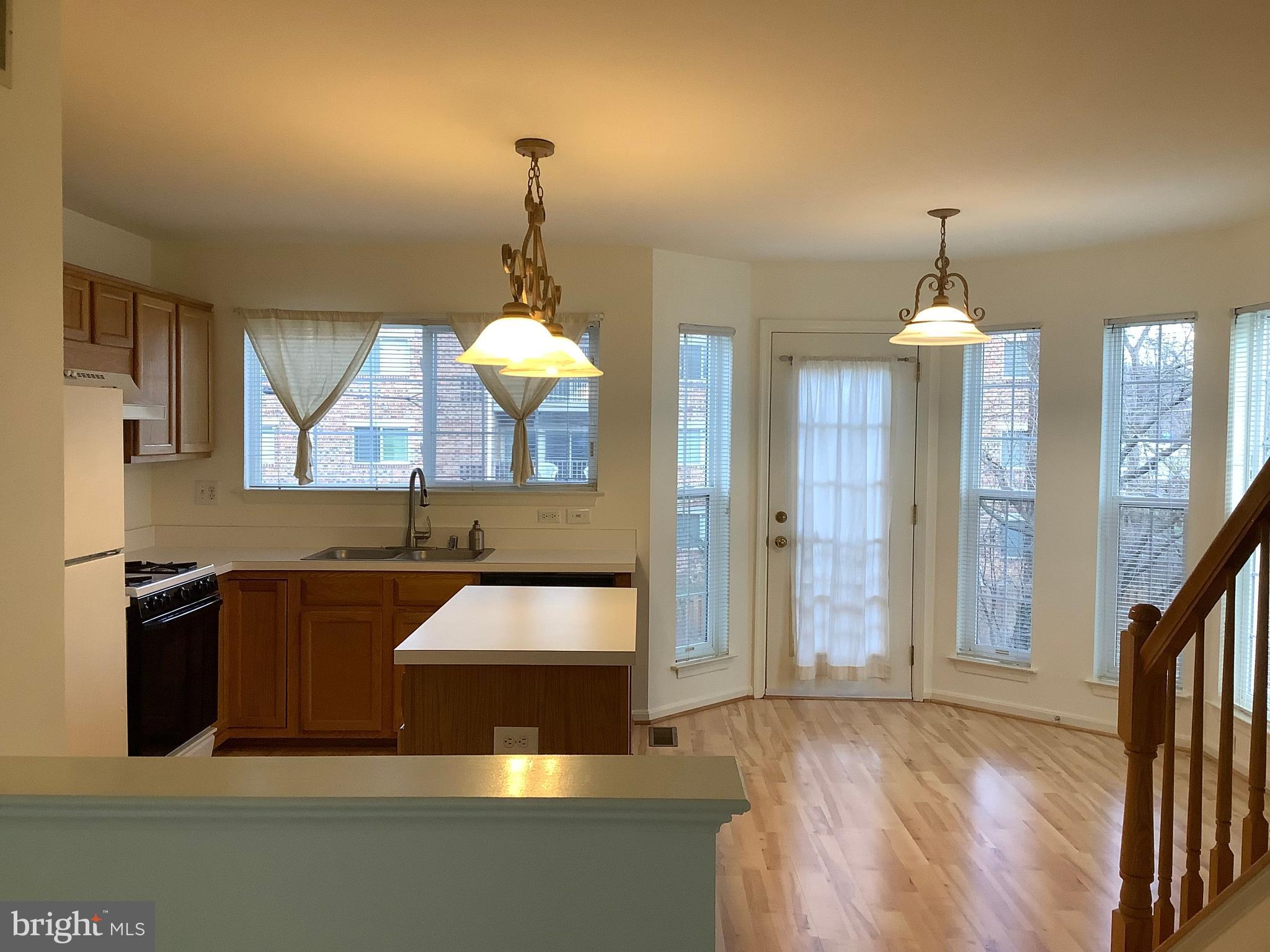 MOUNT VERNON TOWNES - Residential Lease