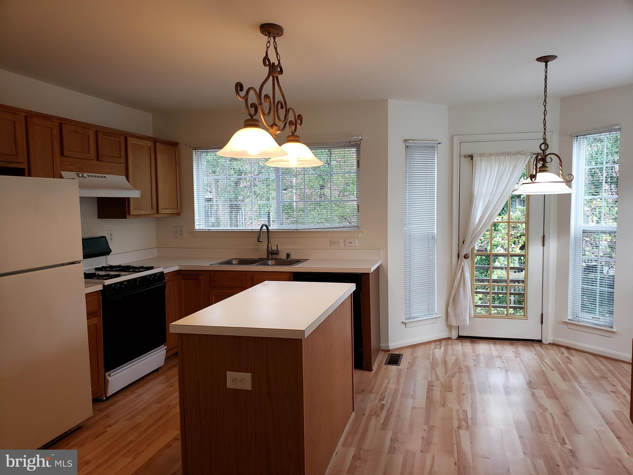 MOUNT VERNON TOWNES - Residential Lease