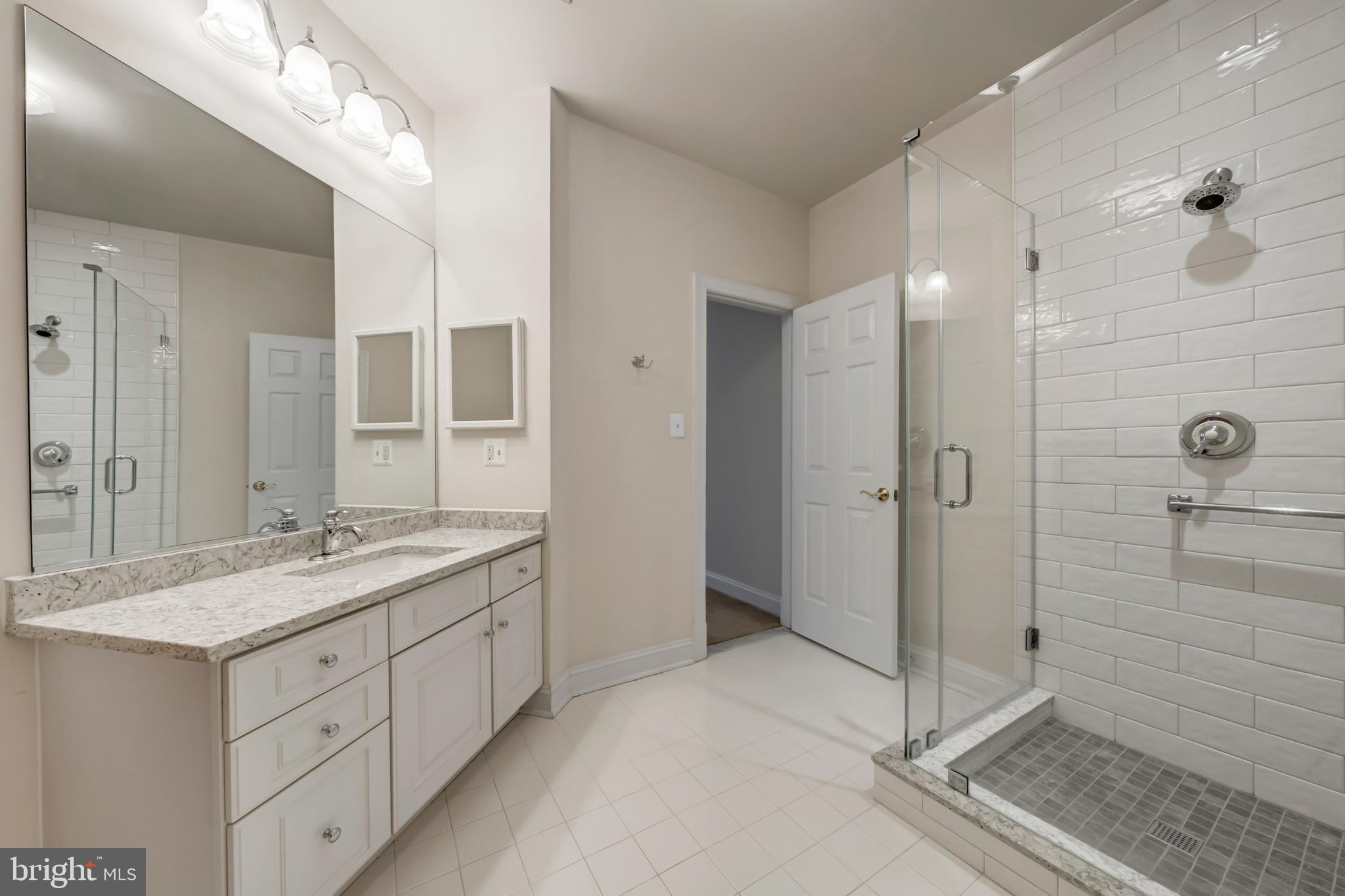 ENGLISH CHASE - Residential