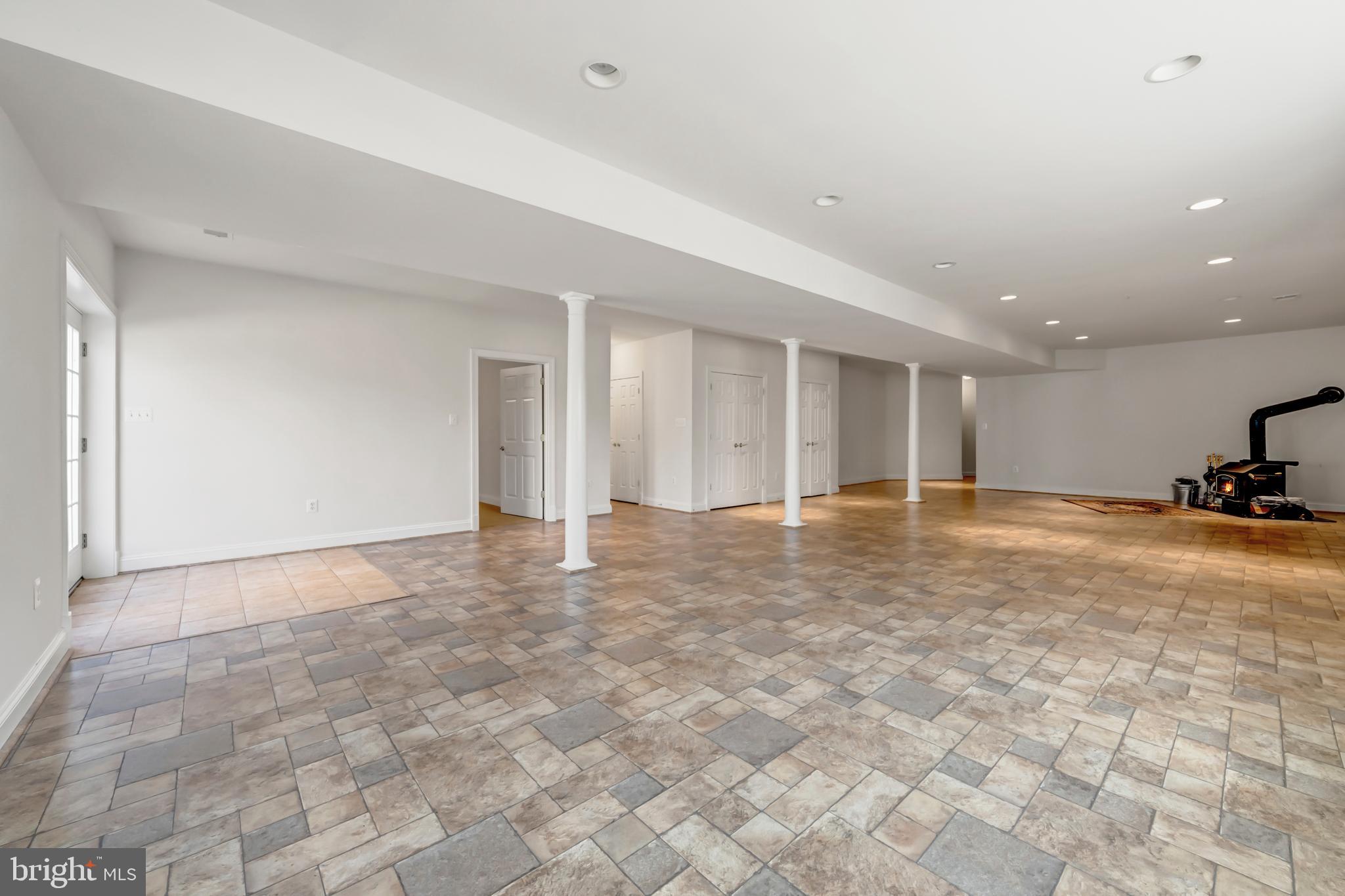 ENGLISH CHASE - Residential