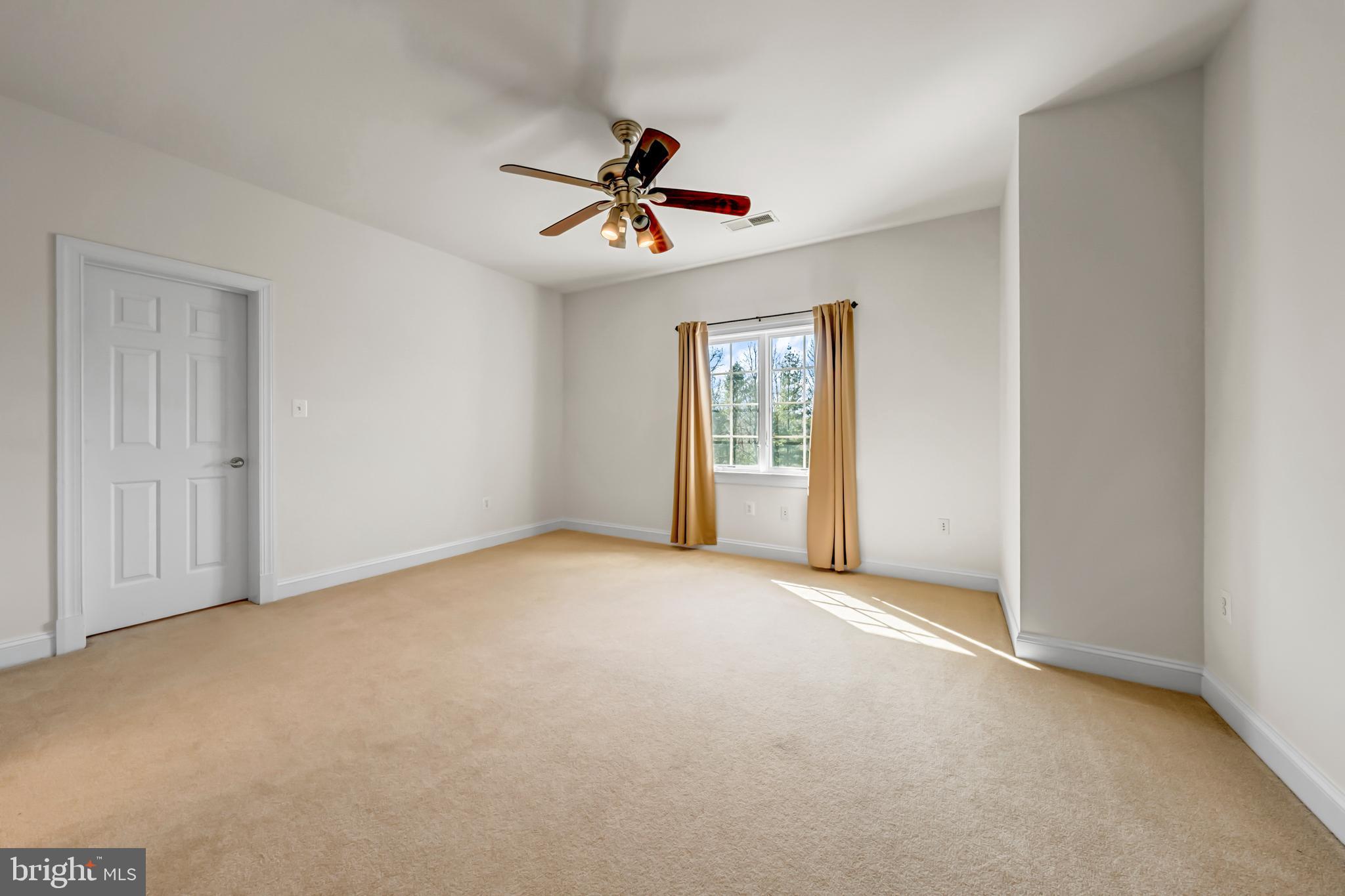 ENGLISH CHASE - Residential