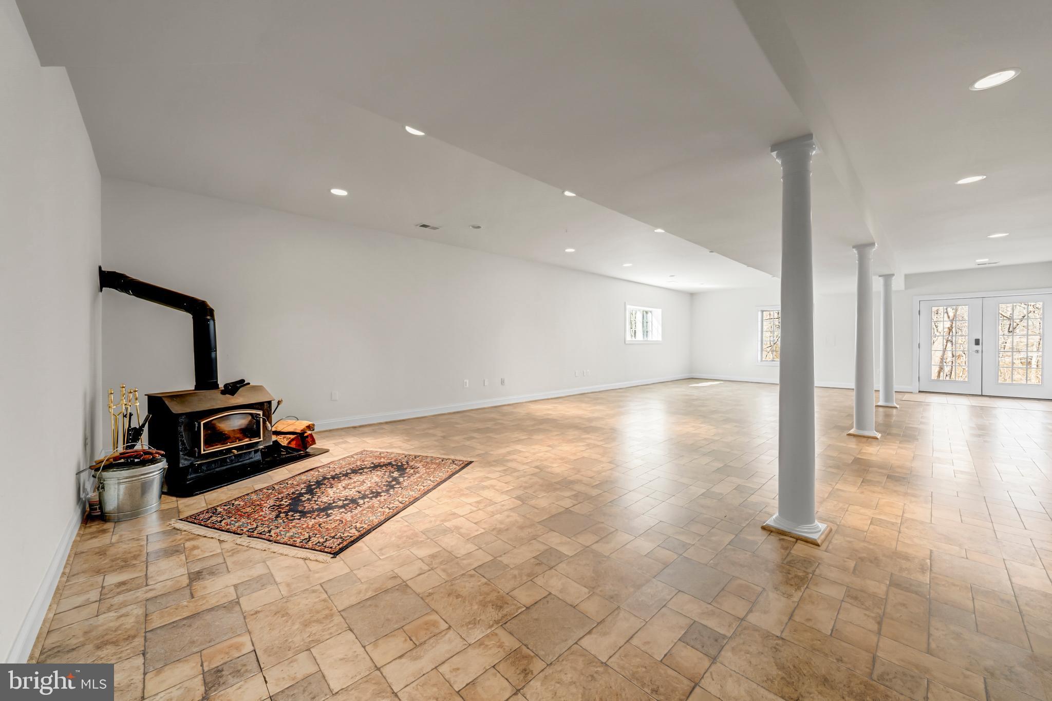 ENGLISH CHASE - Residential