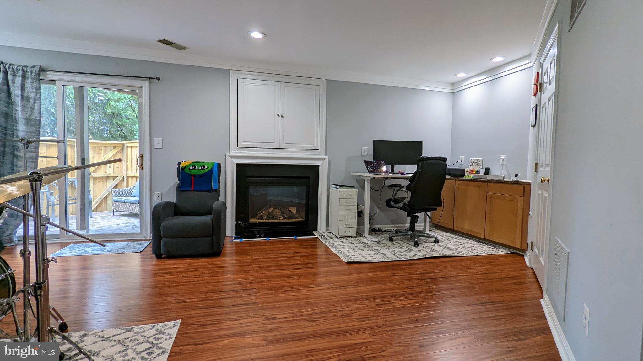 BROADLANDS - Residential Lease