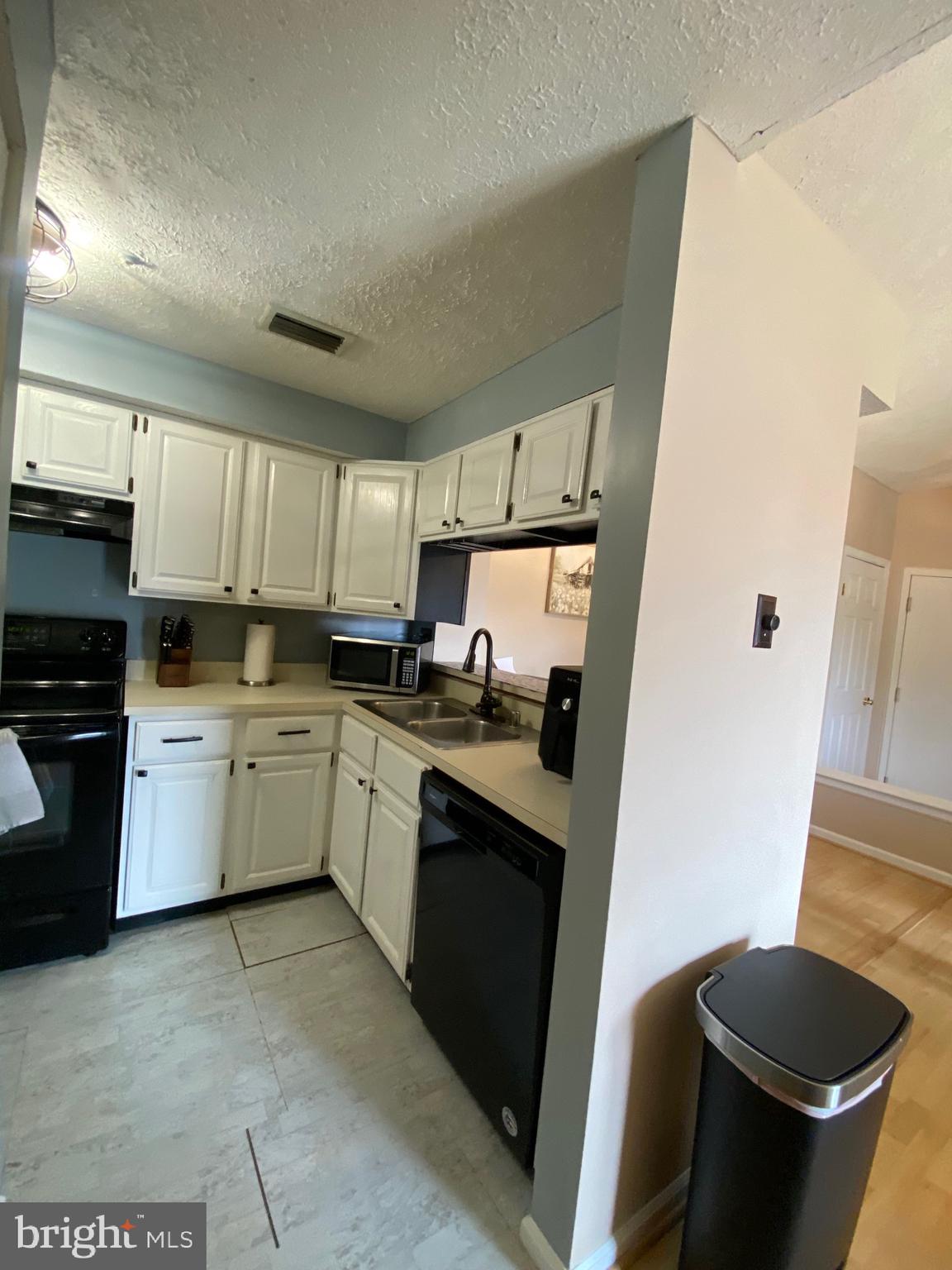 LAUREL WOODS - Residential