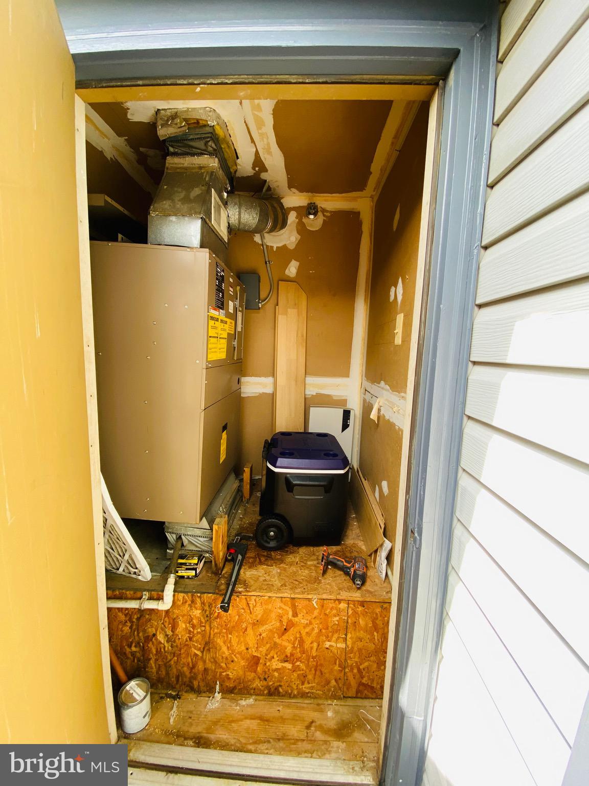 LAUREL WOODS - Residential