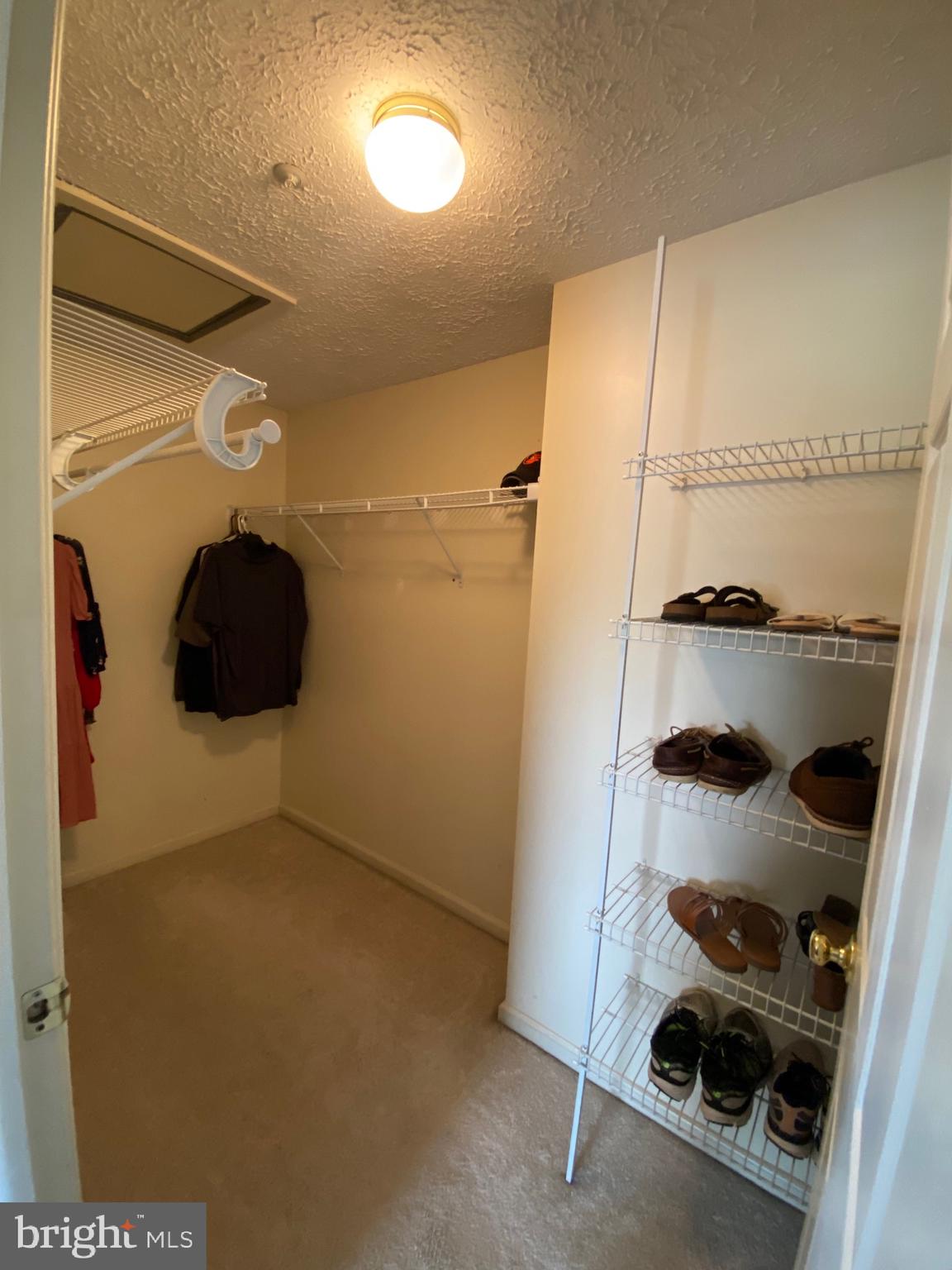 LAUREL WOODS - Residential