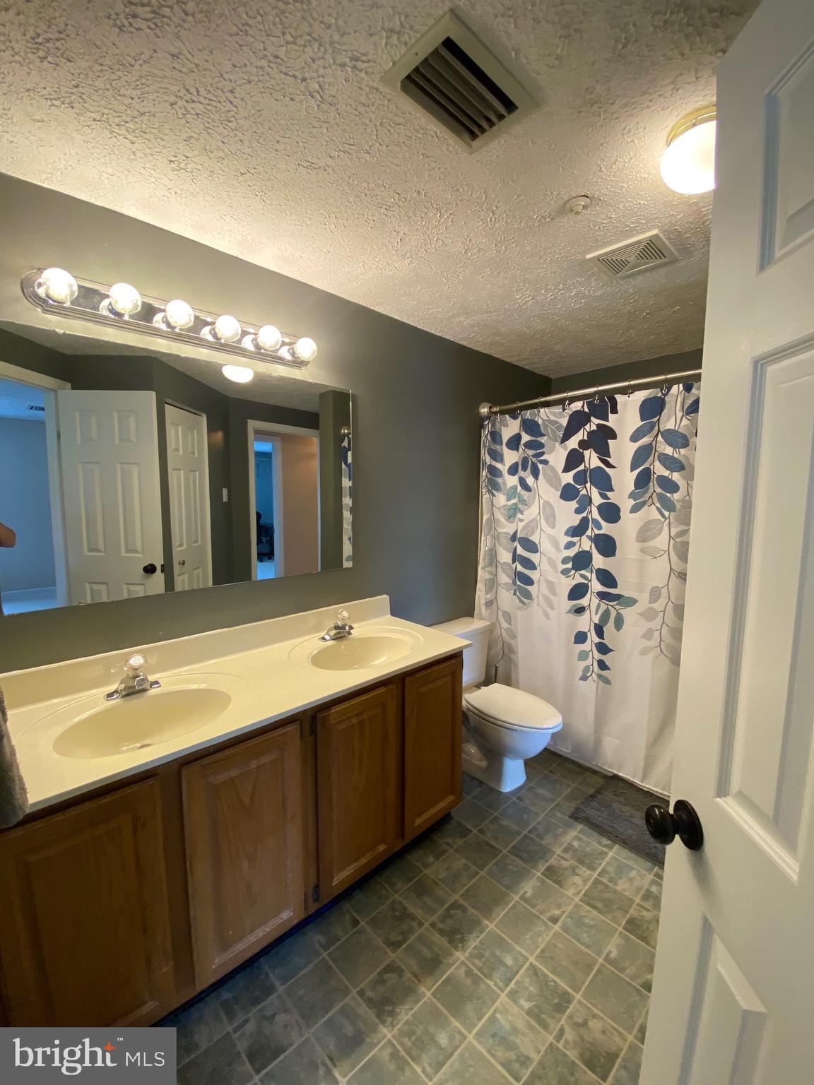 LAUREL WOODS - Residential