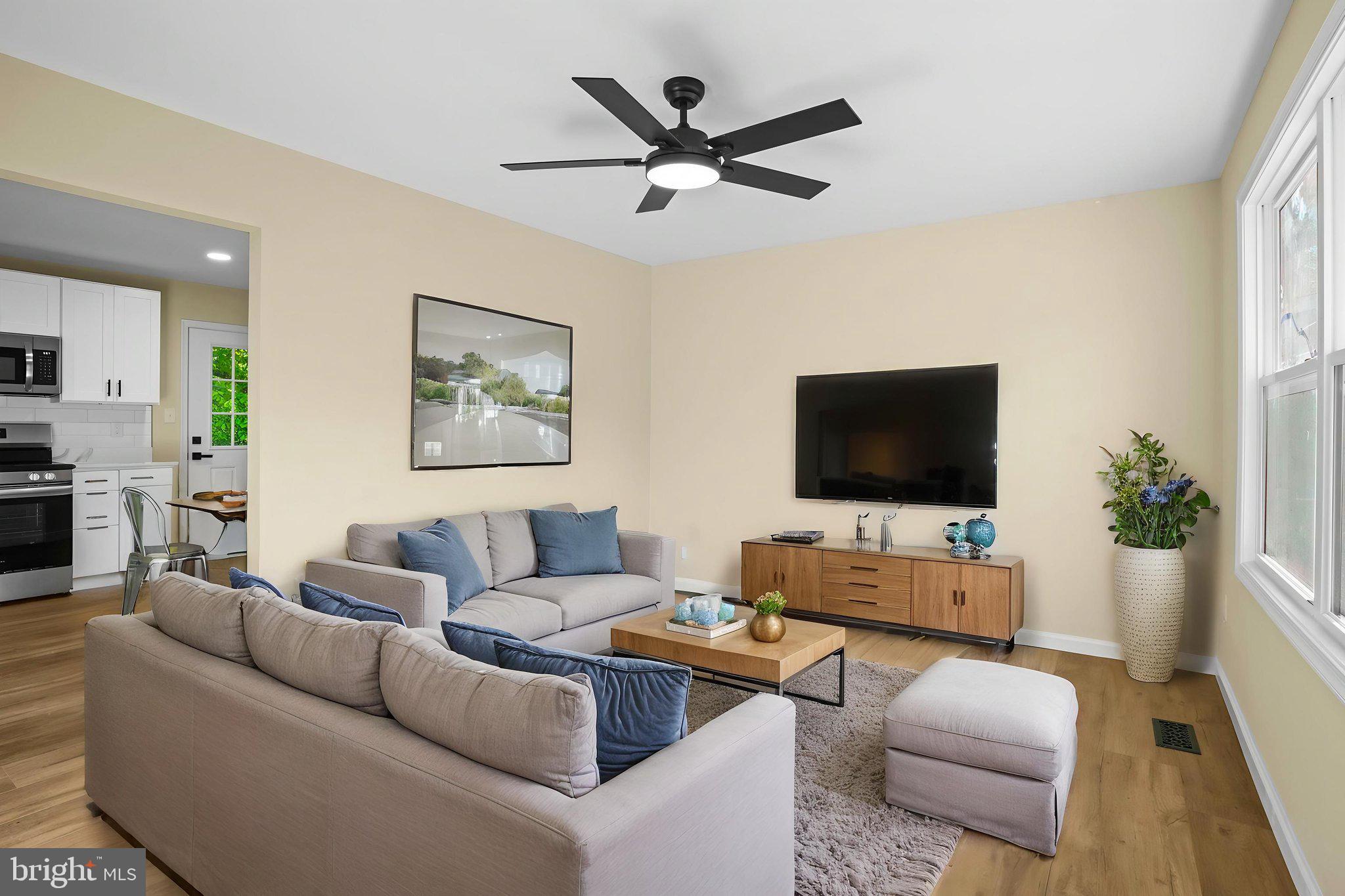 HOLLYWOOD SHORES - Residential