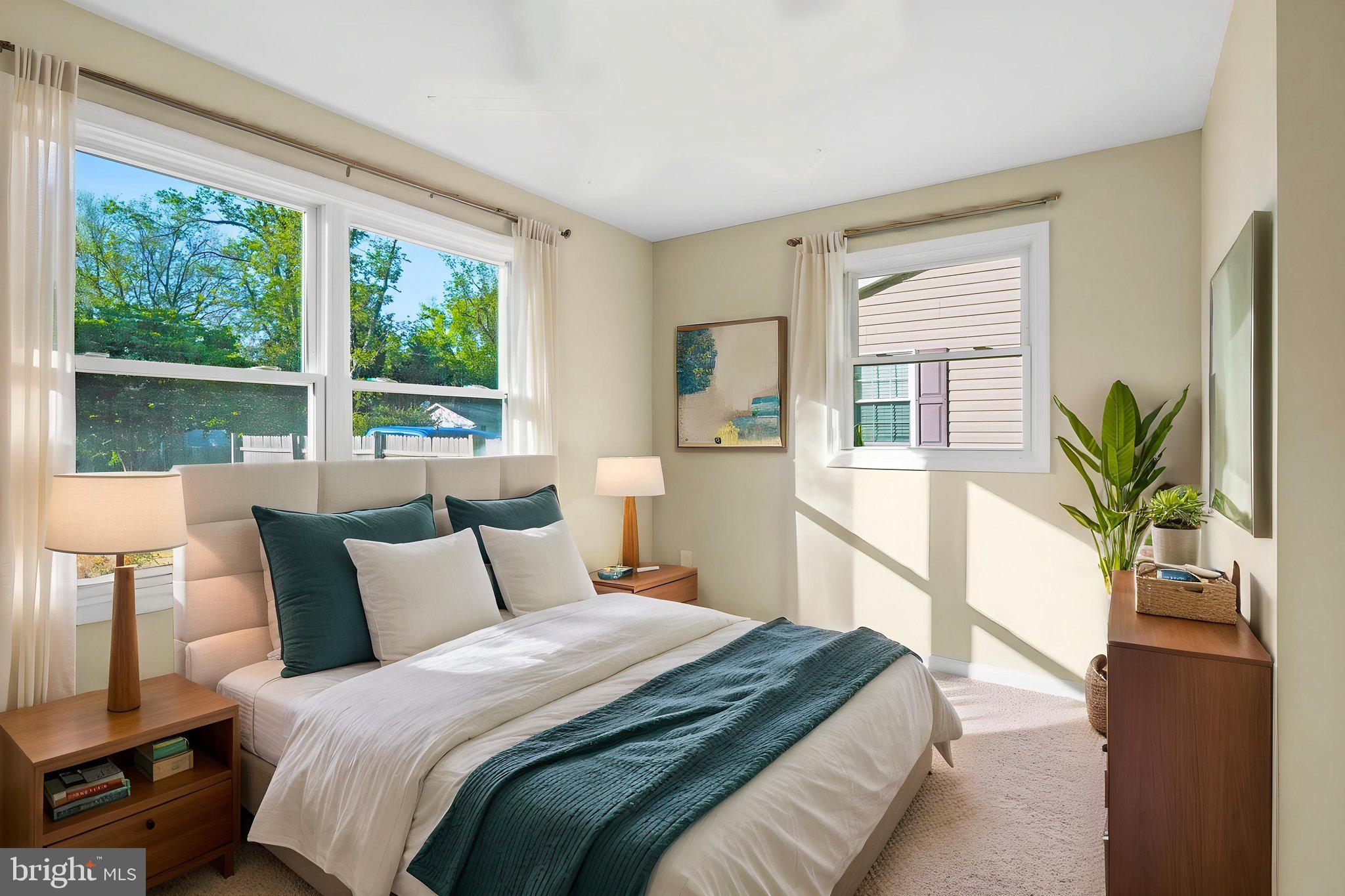 HOLLYWOOD SHORES - Residential