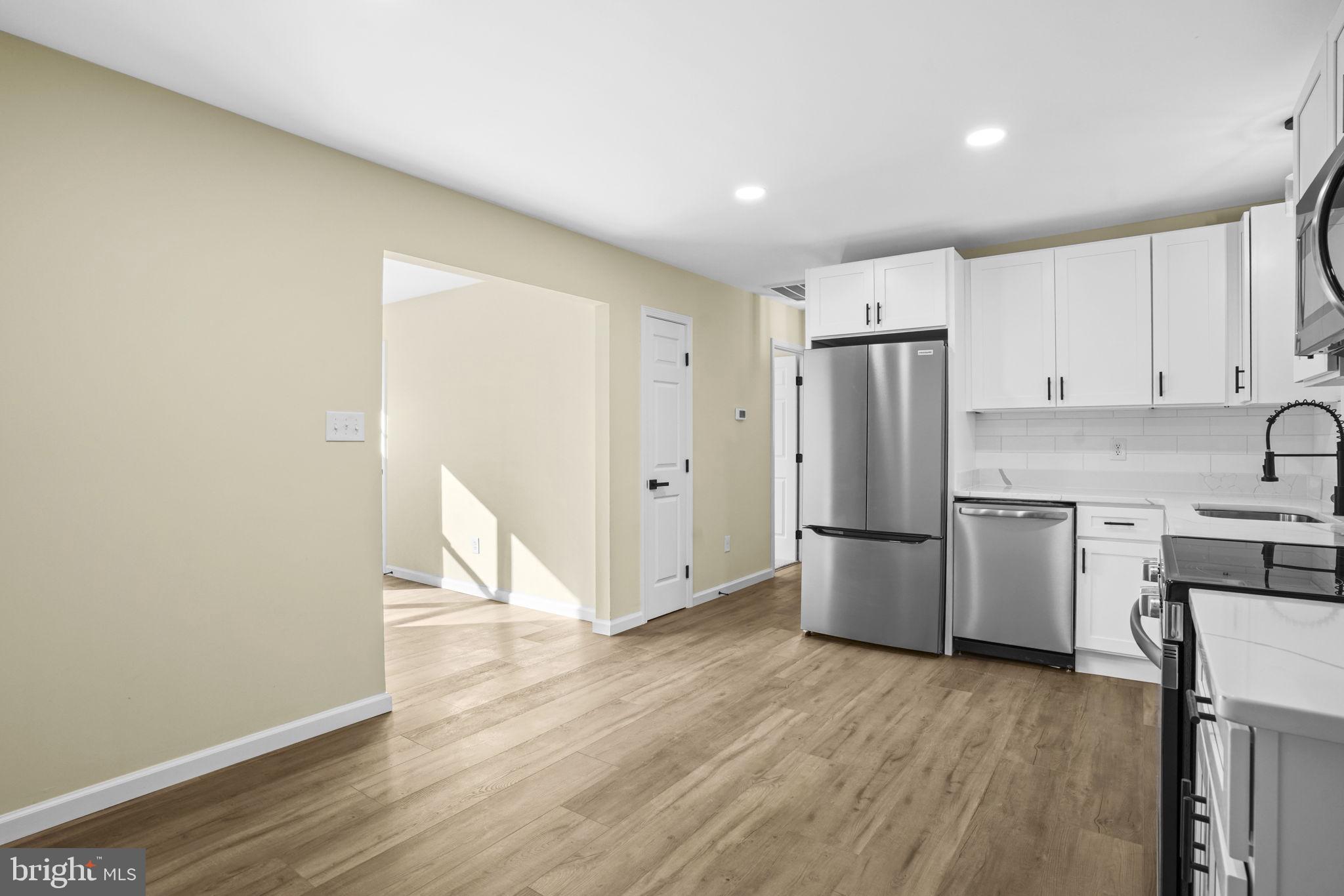 HOLLYWOOD SHORES - Residential