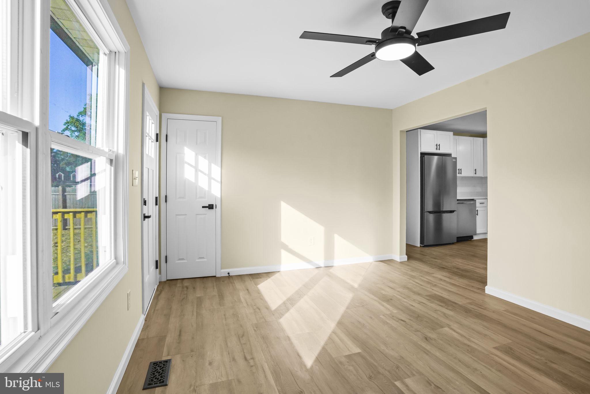 HOLLYWOOD SHORES - Residential