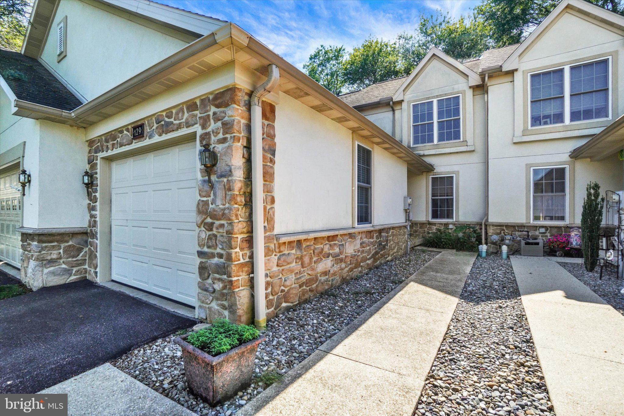 129 CREEKGATE COURT