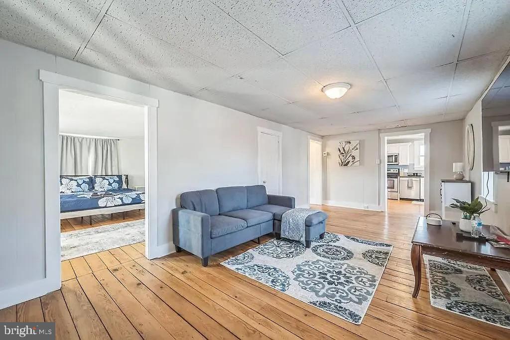 WARWICK - Commercial Sale