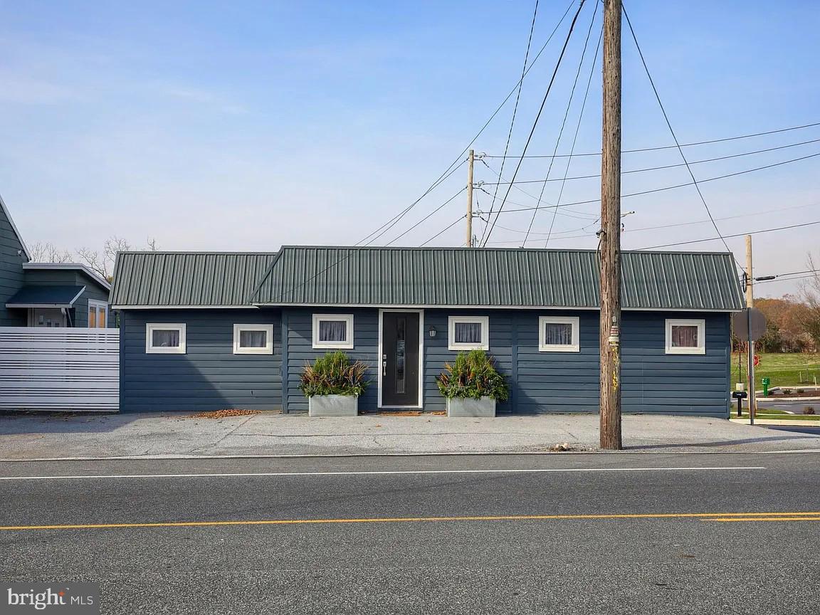 WARWICK - Commercial Sale