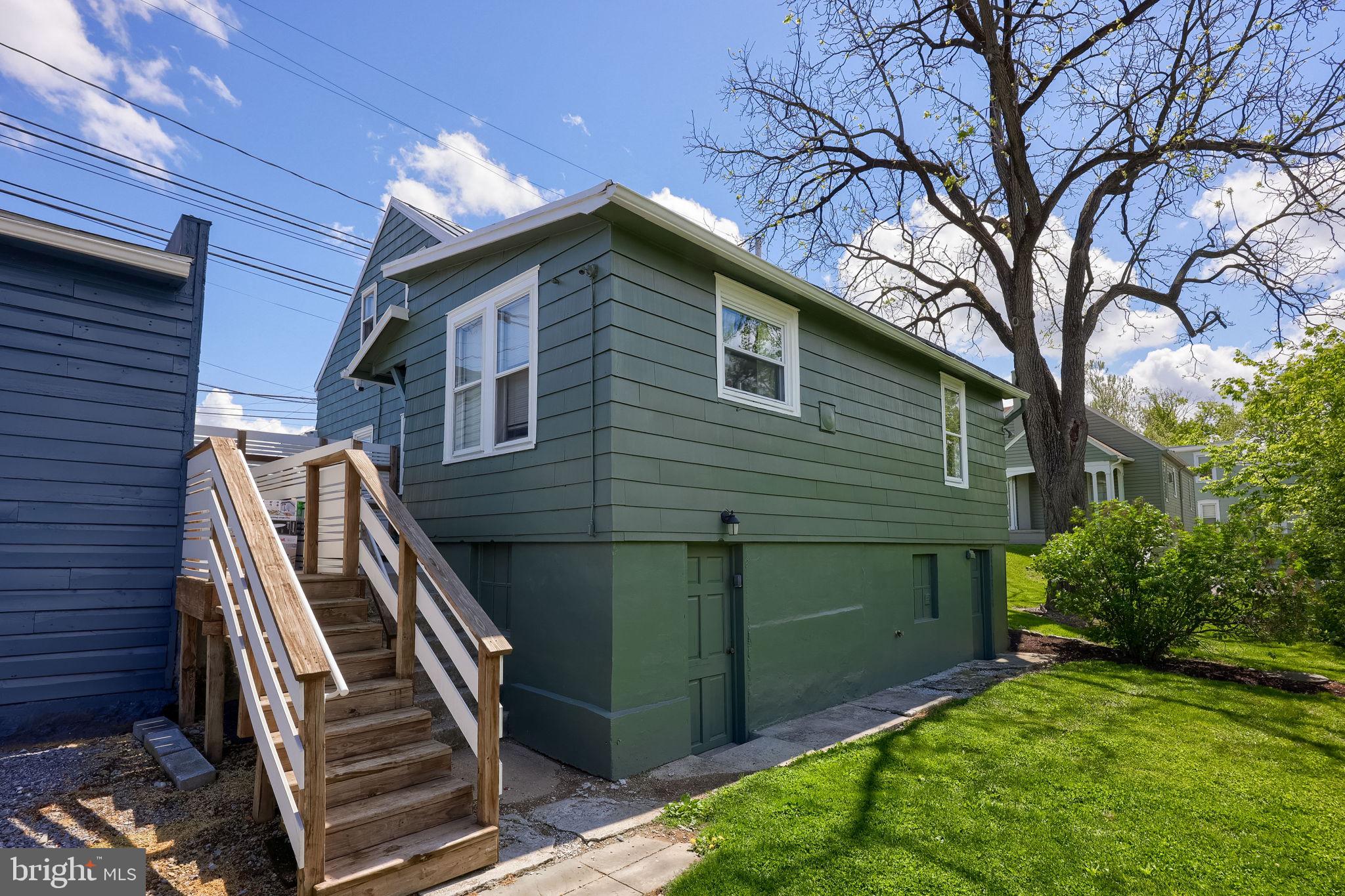 WARWICK - Commercial Sale