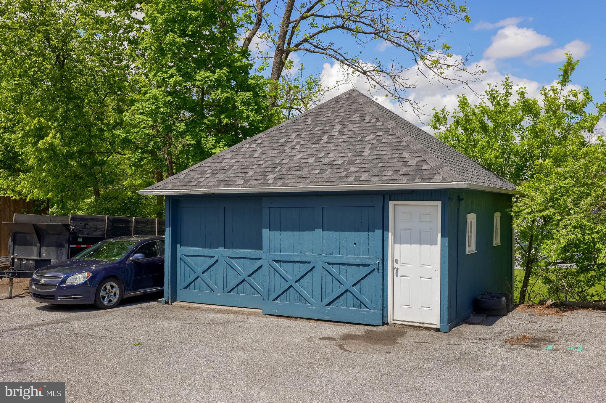 WARWICK - Commercial Sale