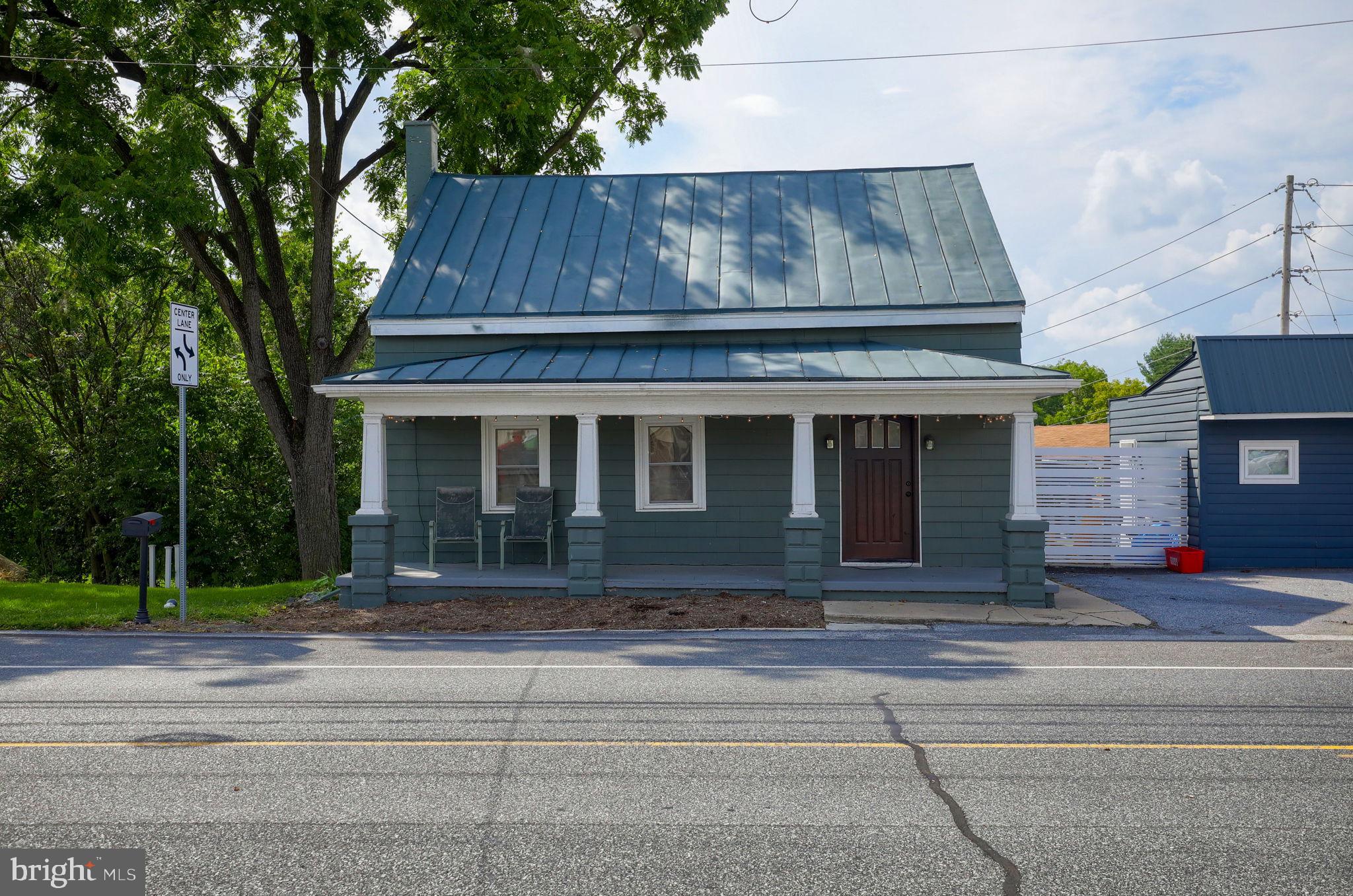 WARWICK - Commercial Sale