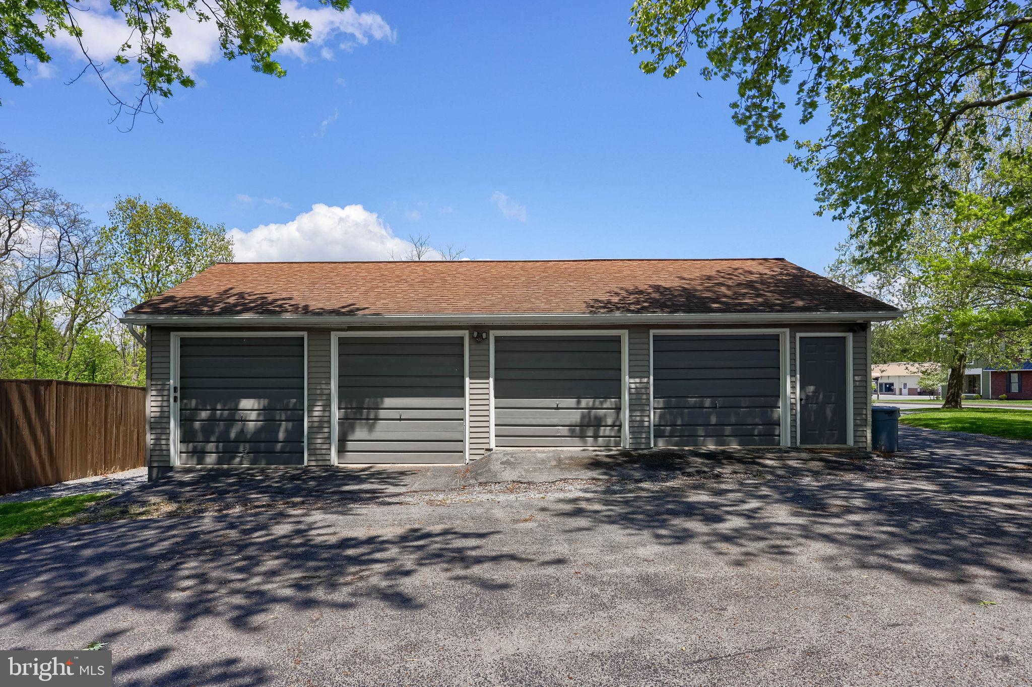 WARWICK - Commercial Sale