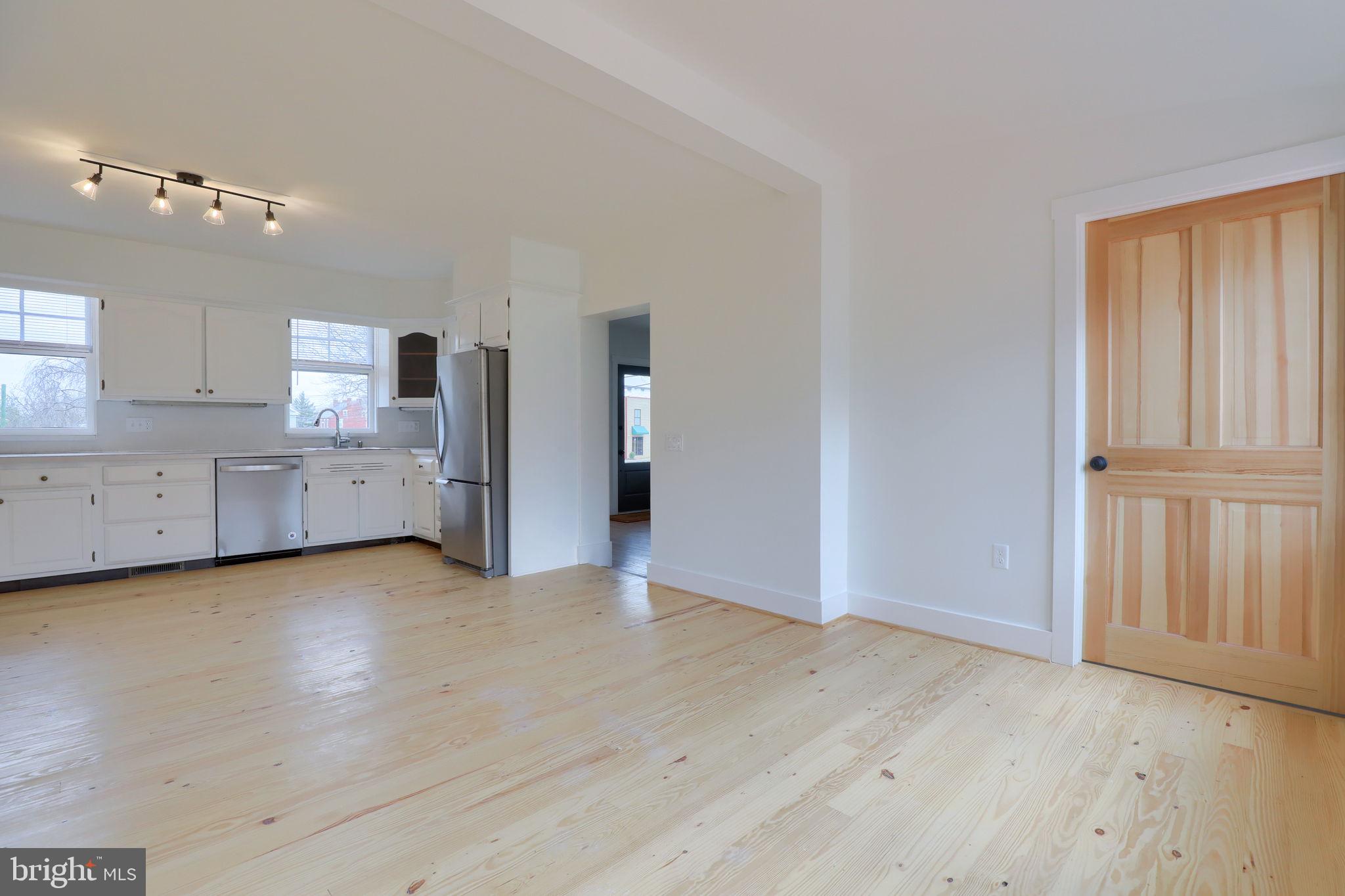WARWICK - Commercial Sale
