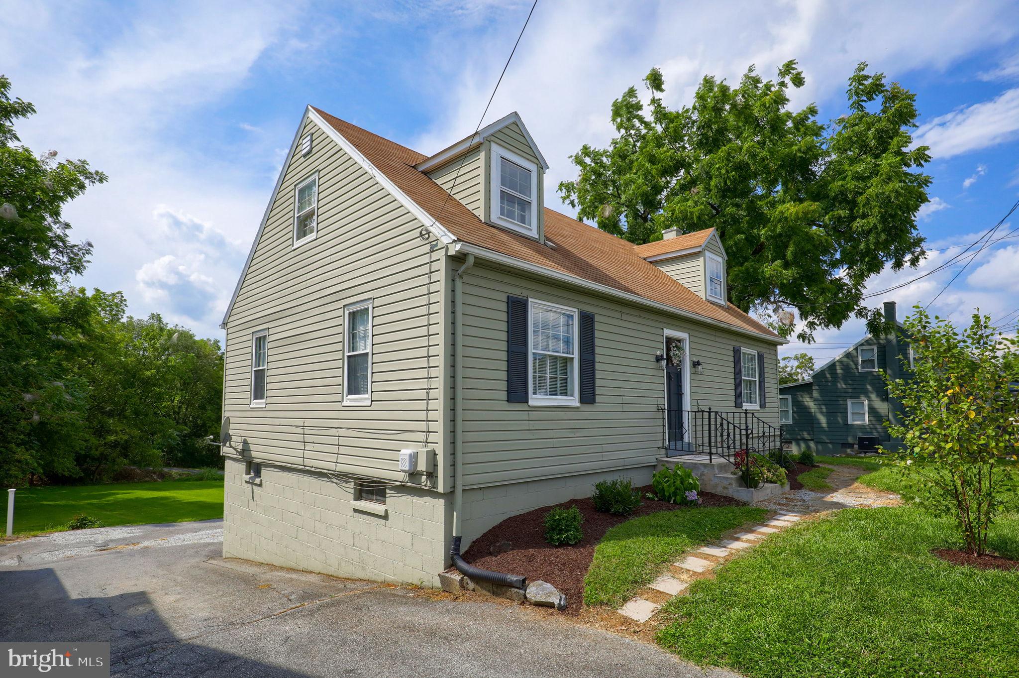 WARWICK - Commercial Sale