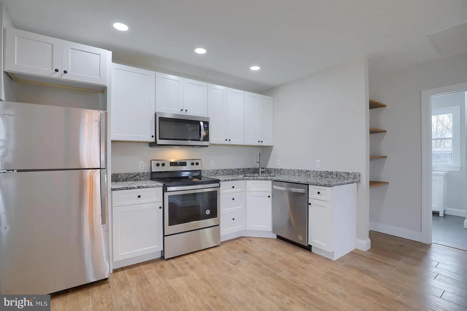 WARWICK - Commercial Sale
