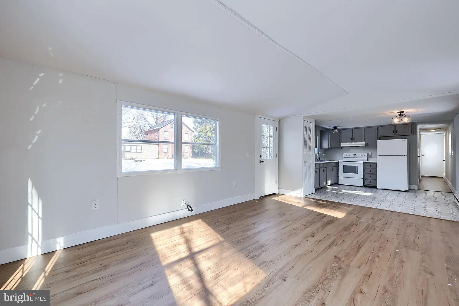 WARWICK - Commercial Sale