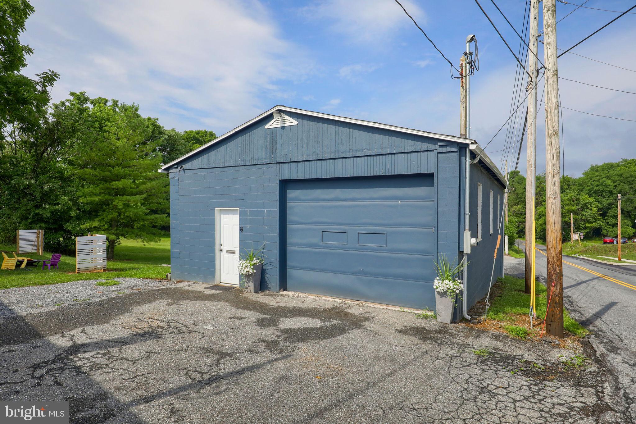 WARWICK - Commercial Sale