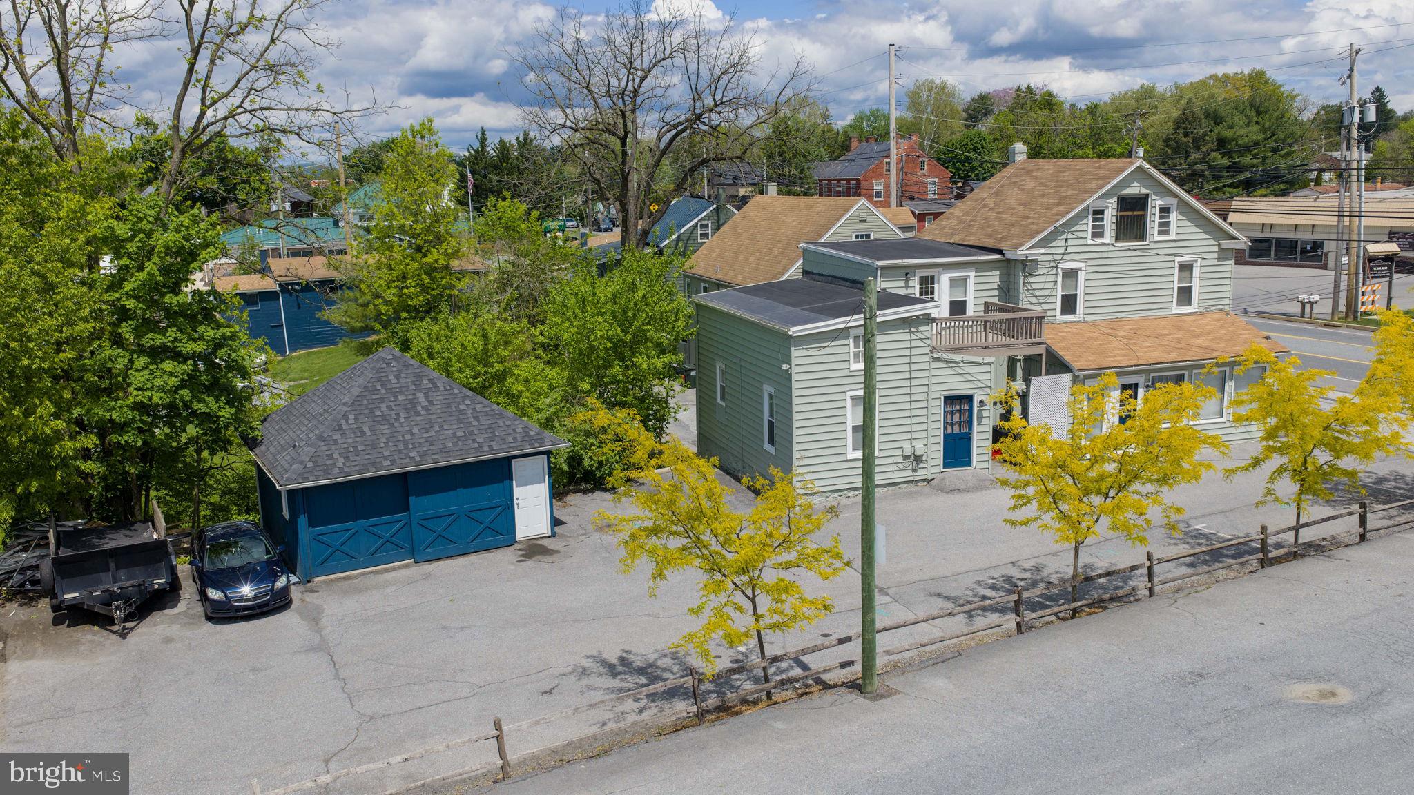 WARWICK - Commercial Sale