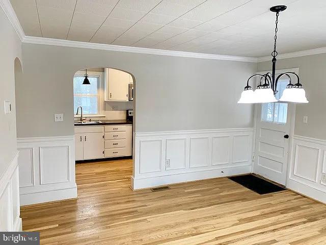 WARWICK - Commercial Sale
