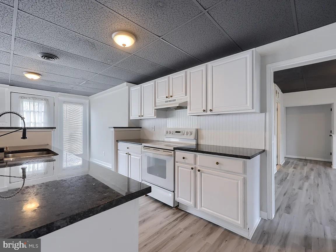 WARWICK - Commercial Sale