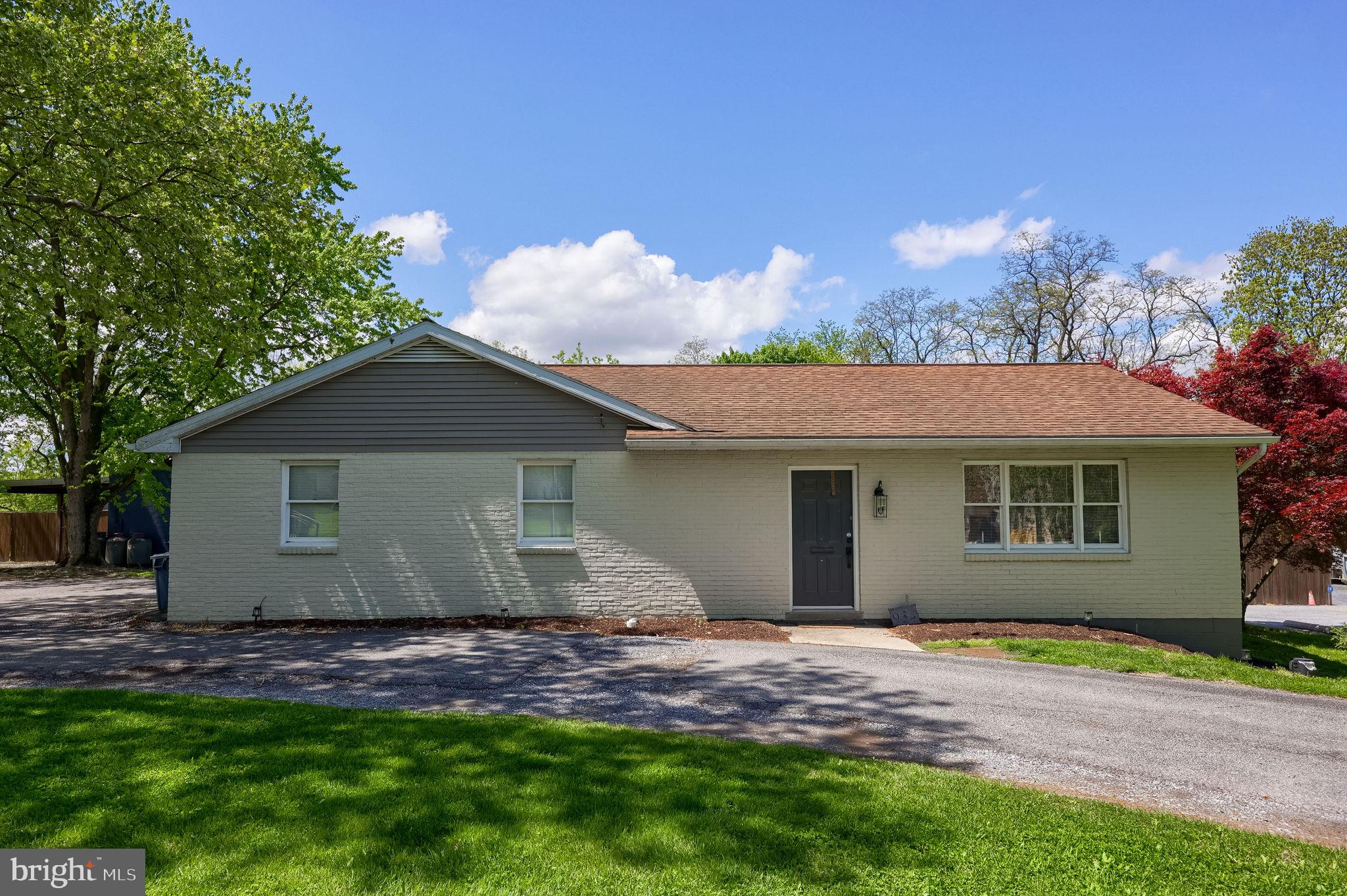 WARWICK - Commercial Sale