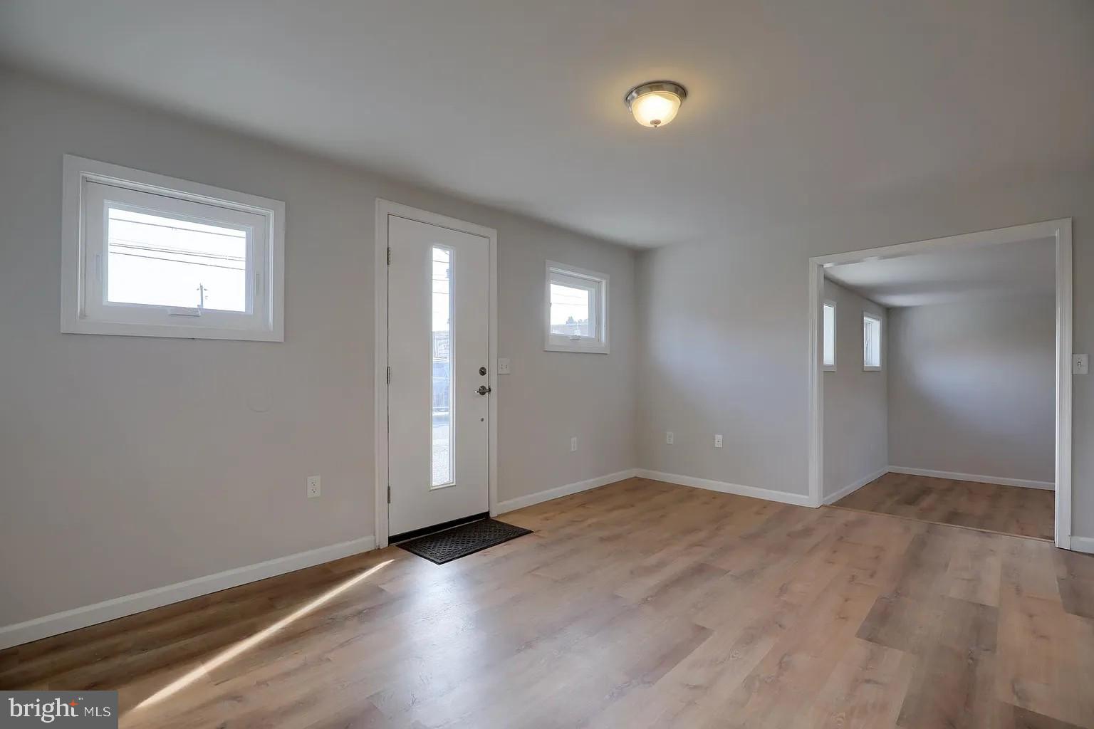 WARWICK - Commercial Sale